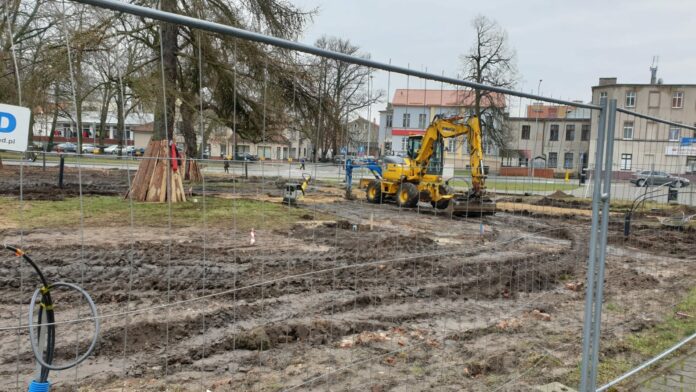 Trwają prace związane z modernizacją i rewitalizacją parku w centrum Gubina.