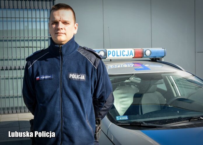 Sierżant sztabowy Mateusz Bryszewski z Krosna Odrzańskiego był jednym z policjantów, który po służbie zatrzymał złodzieja w sklepie.
