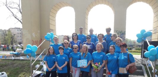 Każdego roku w Gubinie, na początku kwietnia odbywają się obchody "Na niebiesko dla autyzmu".