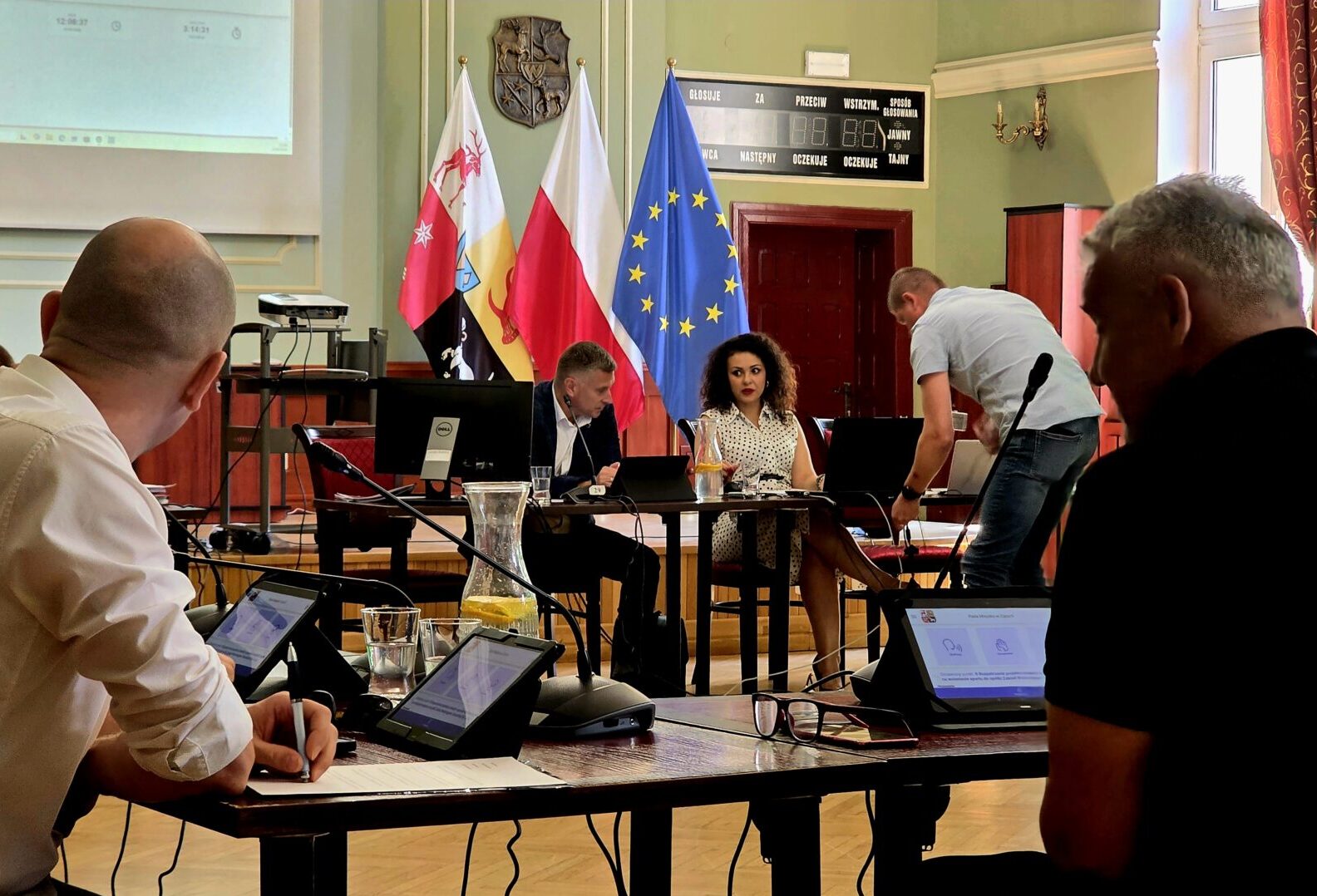 Polityczny lincz w Żarach! Radni odrzucili wotum dla Gajdy mimo rekordowego budżetu